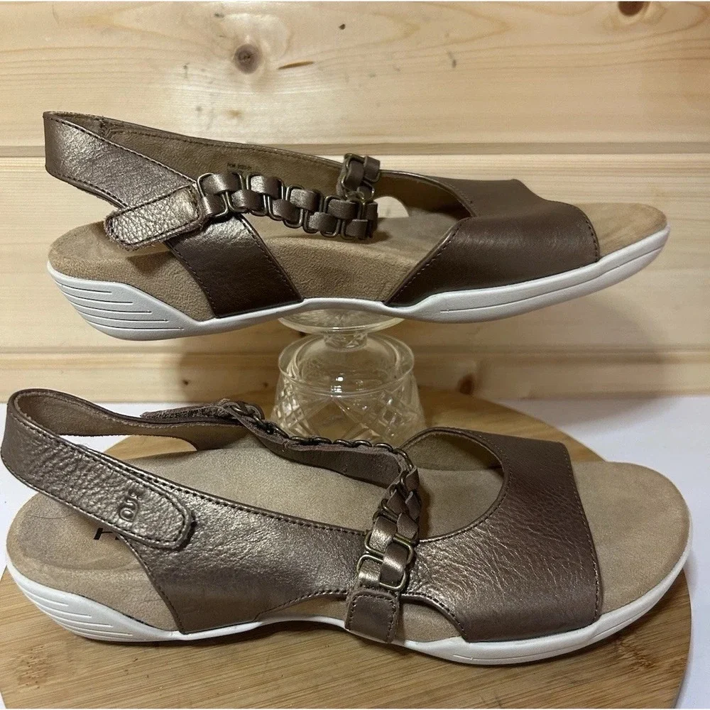 Halsa Sandals Womans‎ Bronze Sz 9.5M Ankle Strap Destiny Shoes Flats EUC